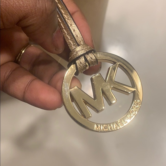 Jet Set Travel Medium Metallic Saffiano Leather - Picture 5 of 7